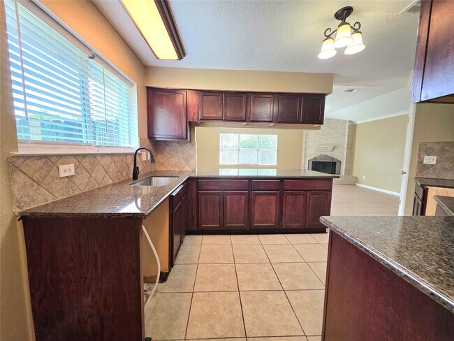 Foto del edificio - 6510 Lynngate Dr