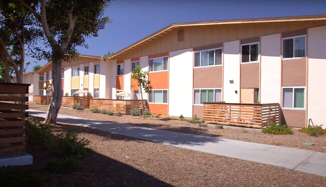 Foto del edificio - 7844 Paradise Valley Rd