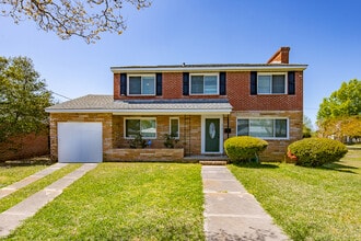 Building Photo - 913 Bern St