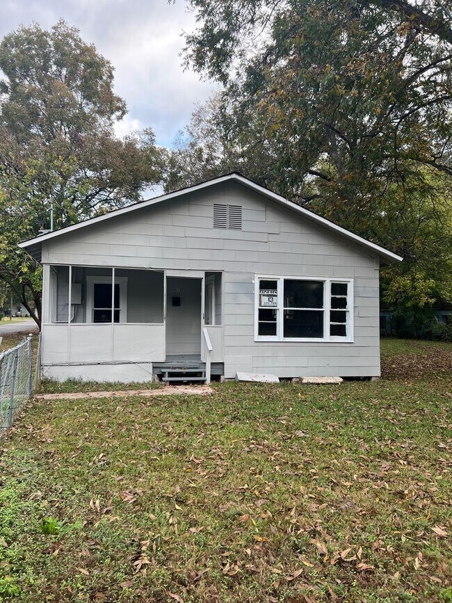 Foto del edificio - Large 4 Bedrooms 2 Bathrooms