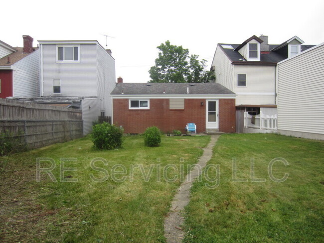 Building Photo - 4785 Yew St