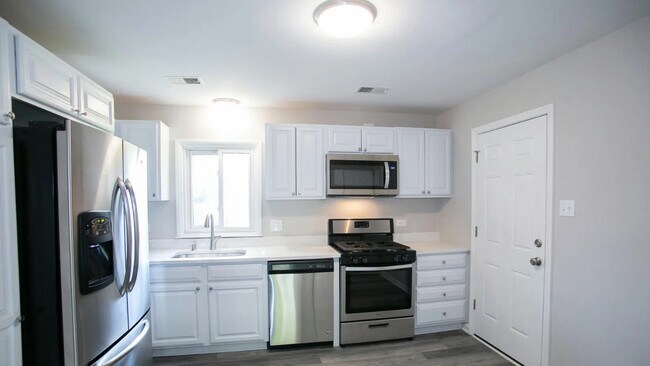 Building Photo - 805 Central Ave