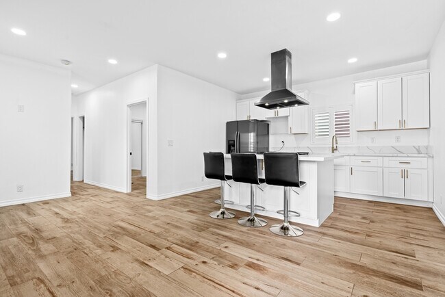 Building Photo - 44735 Johnston Dr