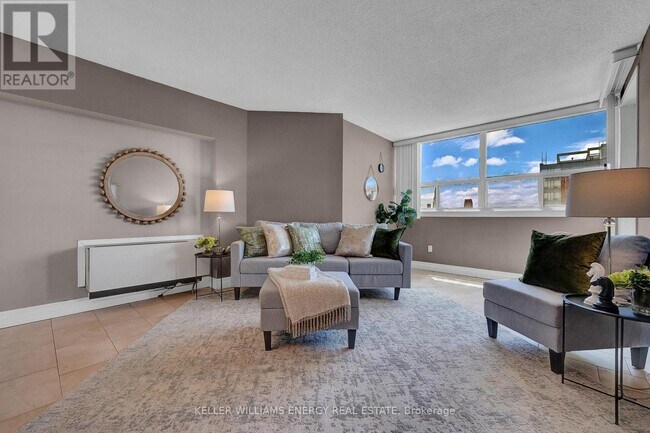 Building Photo - 80 Athol St E