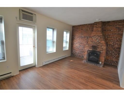 Building Photo - 54 St Germain St