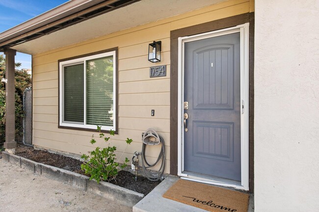 Building Photo - 1754 Hanford Dr