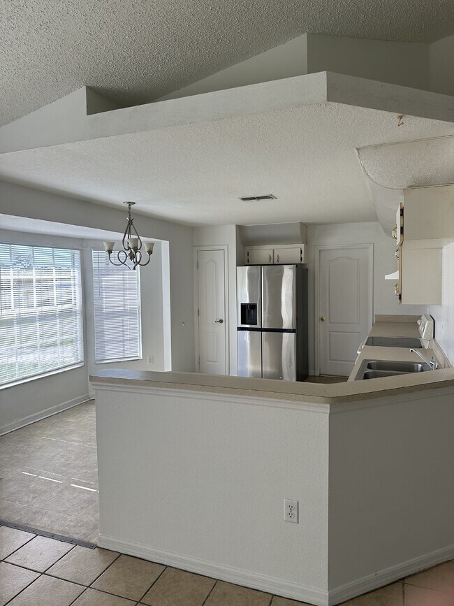 Foto del edificio - 4 Bedroom, 2 Bathroom, 2 Car Garage Home o...