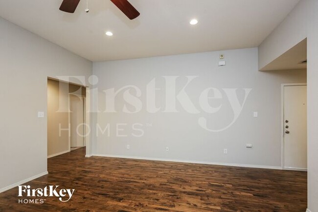 Building Photo - 10901 Braemoor Dr
