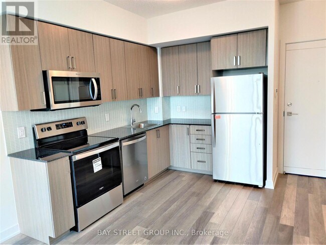 Photo du bâtiment - 1603 Eglinton Ave W