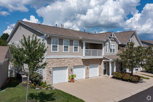 Building Photo - Ivy Ridge Condominiums