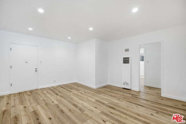Building Photo - 4916 Hazeltine Ave