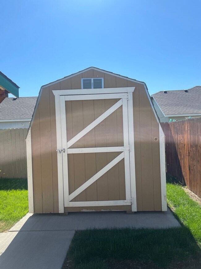 Building Photo - Well Maintained 3 Bedroom Home, Landscape ...