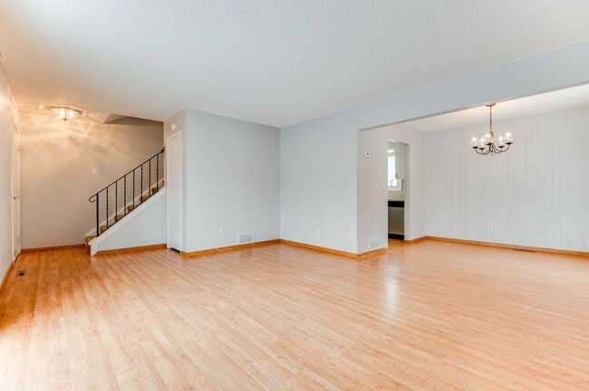 Building Photo - Terraceview Townhome