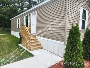 Building Photo - 112 S River Dr
