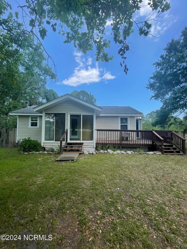 682 E Ocean Rd, Holly Ridge, NC 28445 House Rental in Holly Ridge, NC