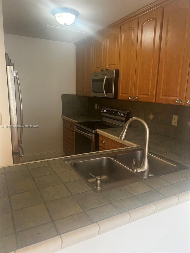 Foto del edificio - 6690 W 26th Ct