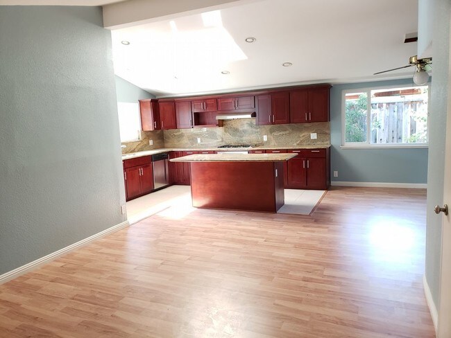 Foto del edificio - Saratoga Fruitvale Neighborhood