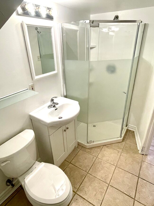 Photo du bâtiment - 413 Saint Clarens Av