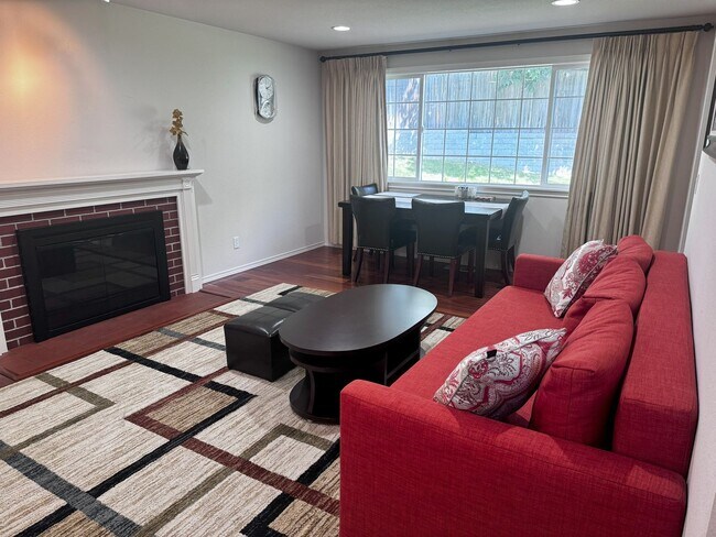 Foto del edificio - Well-Equipped 4 Bed 2.5 Bath Bellevue Home...