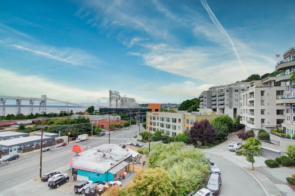 Primary Photo - Elliott Bay Condominium - Lower Queen Anne