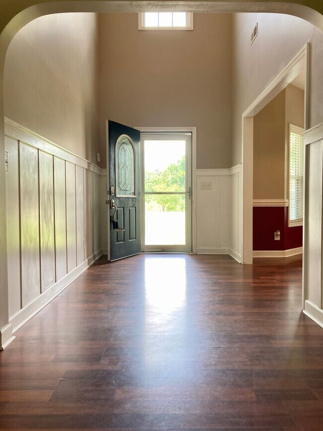 Foto del edificio - 5 Bedroom 3 Bath Hubert Home for Rent