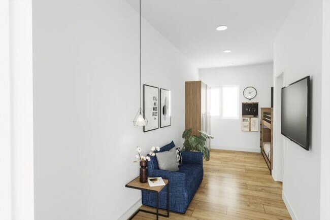 Building Photo - 3 bedroom in Los Angeles CA 90007