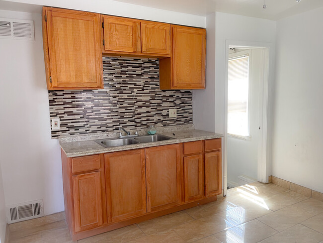 Kitchen - 26985 Andover St