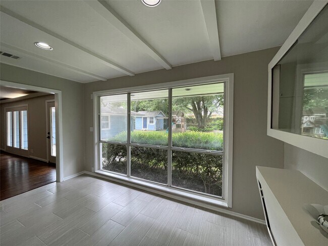 Foto del edificio - 3229 Westridge St