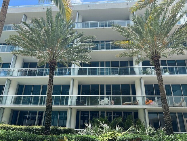 Foto del edificio - 6799 Collins Ave