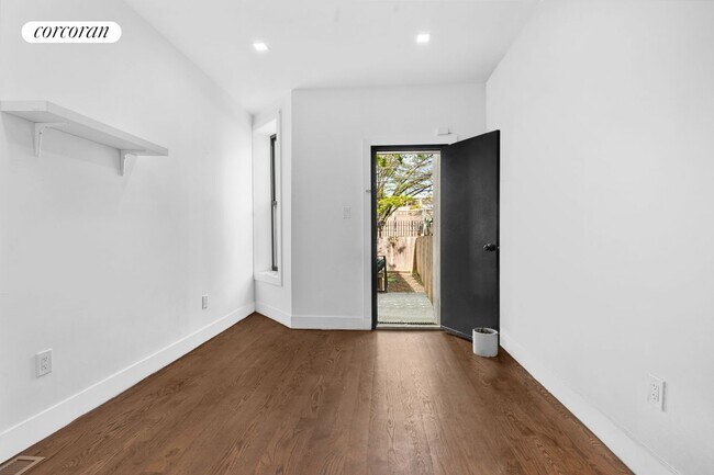 Foto del edificio - 297 Hinsdale St