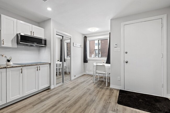 Building Photo - 228 Lebreton St N