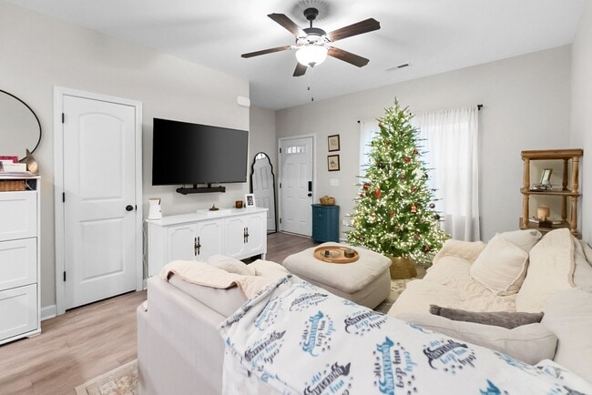 Foto del edificio - 2 Bed 2.5 Bath Townhome