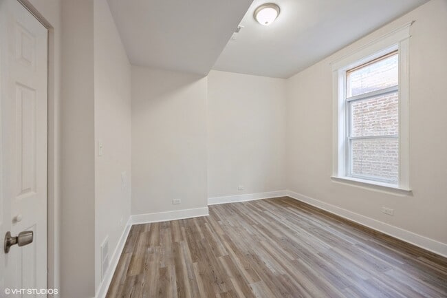 Foto del edificio - 2442 S Kedzie Ave