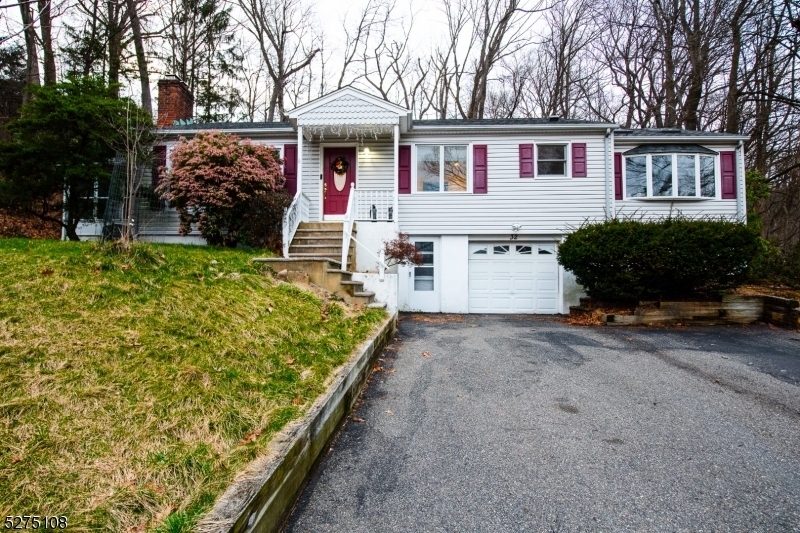 Primary Photo - 32 Parks Rd