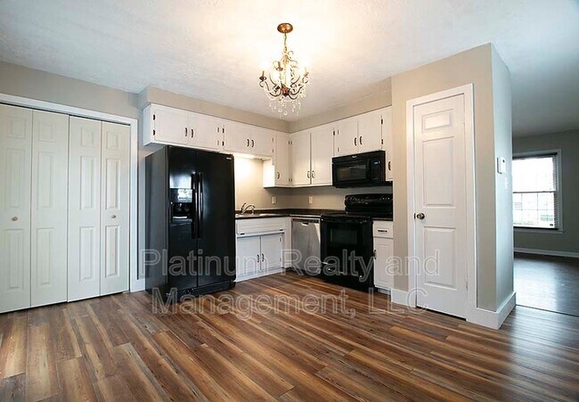 Building Photo - 427 Helton Dr