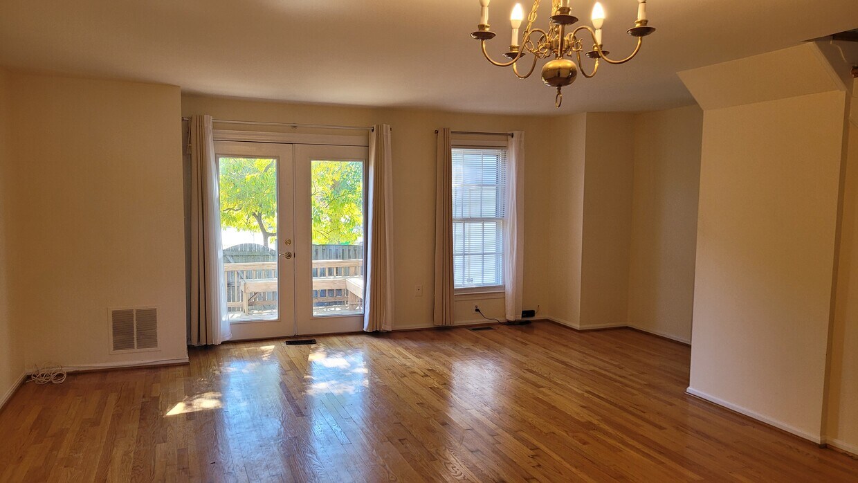 Primary Photo - 7865 Parthian Ct