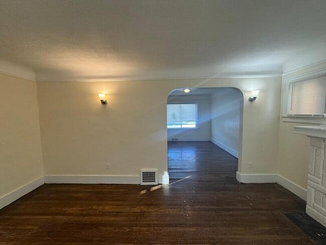 Building Photo - 15381 Stansbury Ave