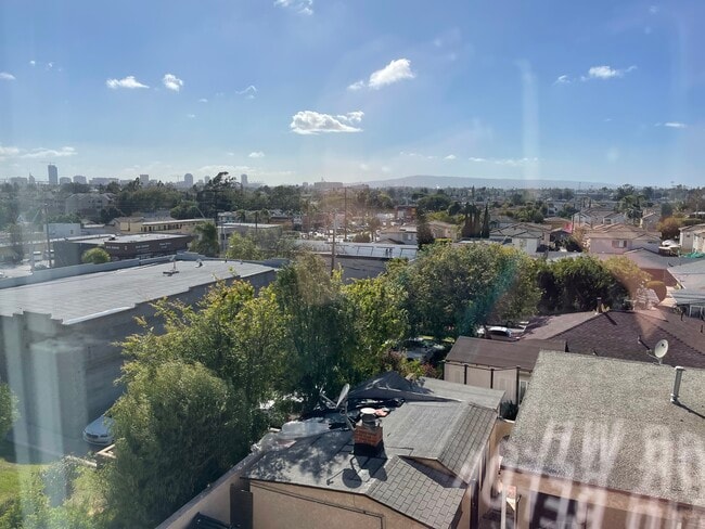 Building Photo - 1835 Molino Ave
