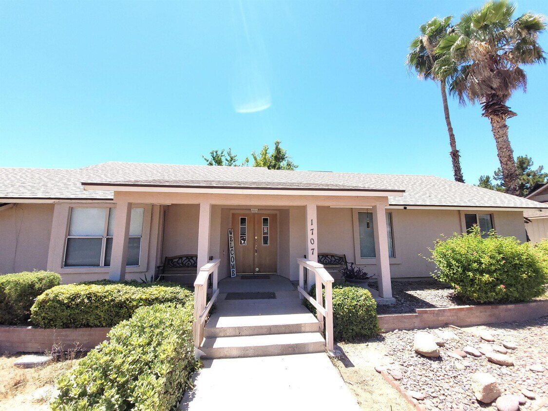 Building Photo - 1707 E Citation Ln