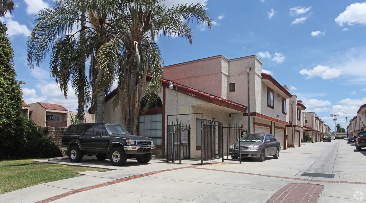 Primary Photo - 1440 California Ave