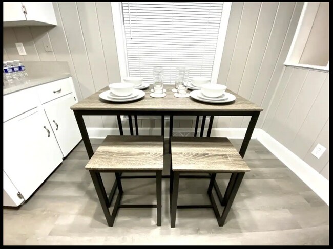 Foto del edificio - 6718-6720 Woodstream Duplex