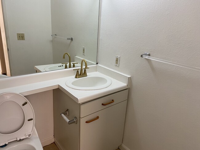 Building Photo - 47109 Benns Terrace
