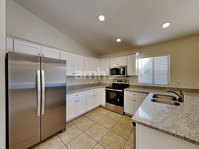 Building Photo - 13365 W Desert Rock Dr
