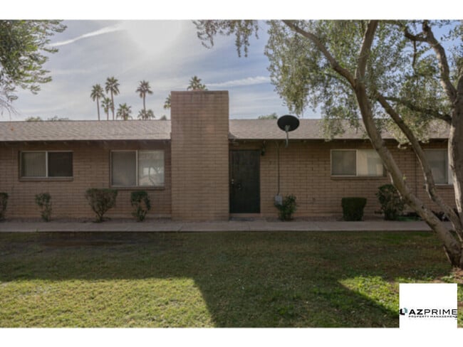 Foto del edificio - Experience Elevated Living in This Fully Remodeled 2/1 patio Home in the Heart of Tempe, Where Moder