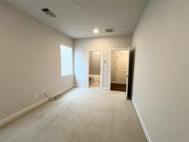 Foto del edificio - 942 W 18th St