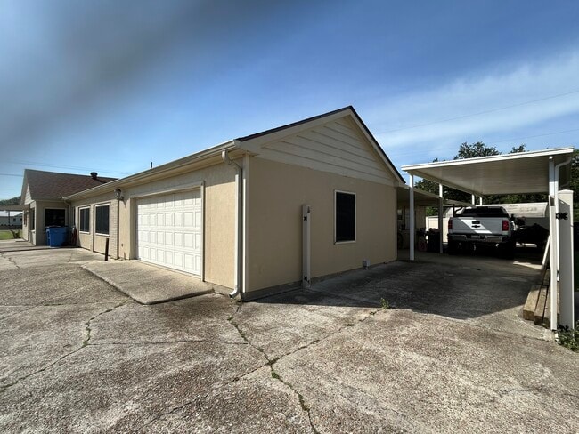 Building Photo - 2125 Highway 182 E
