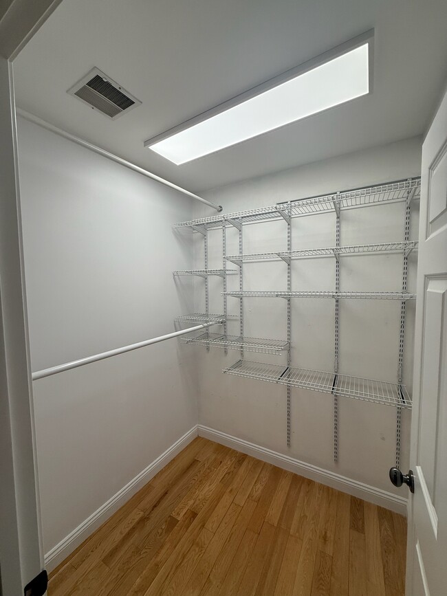 Building Photo - 99 Chestnut St