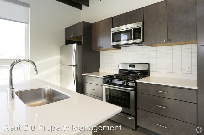 Building Photo - 336 Freyling Pl SE