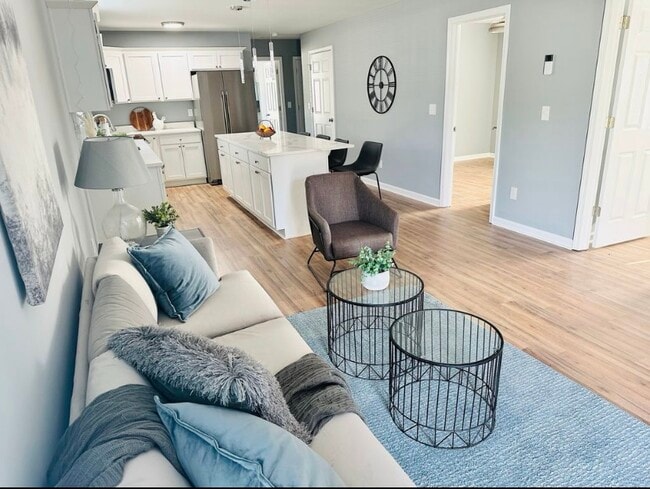 Living space (furniture not included) - 4916 Mecca St