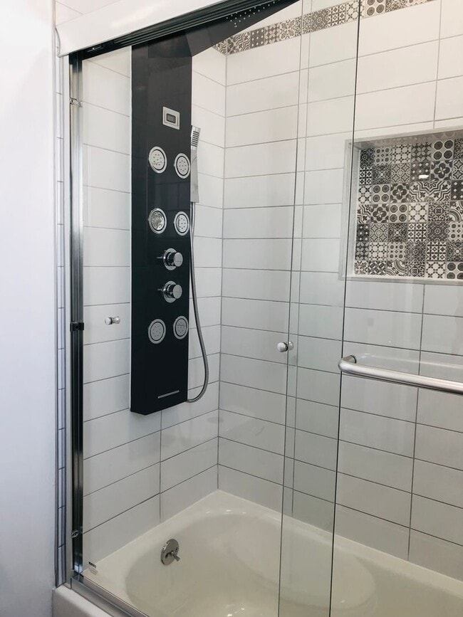 Foto del edificio - 1171 N Kenmore